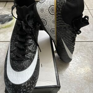 Soccer shoes new!! With shipping bag.